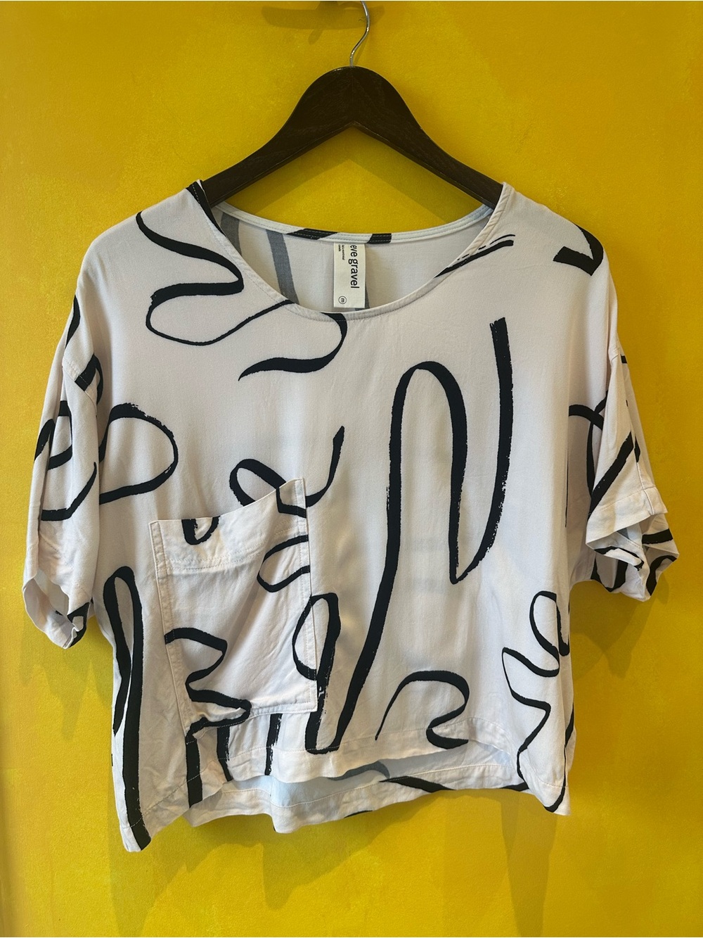 Eve Gravel White Short-Sleeve Tee with Black Abstract Brushstroke Print